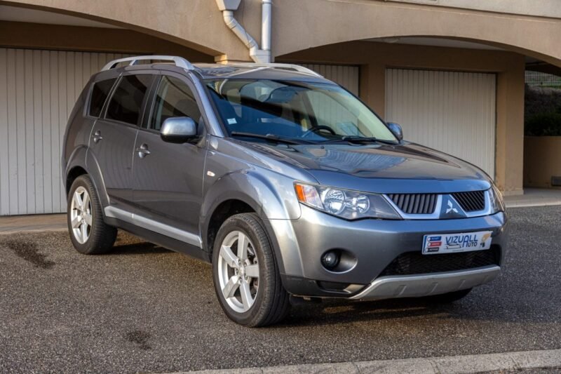 MITSUBISHI OUTLANDER 2.0 DI-D 140CV ✨ Distribution à jour - 7 places - Radar de recul