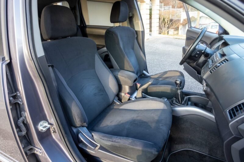 MITSUBISHI OUTLANDER 2.0 DI-D 140CV ✨ Distribution à jour - 7 places - Radar de recul