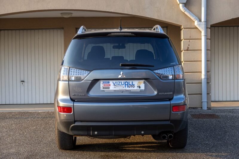 MITSUBISHI OUTLANDER 2.0 DI-D 140CV ✨ Distribution à jour - 7 places - Radar de recul