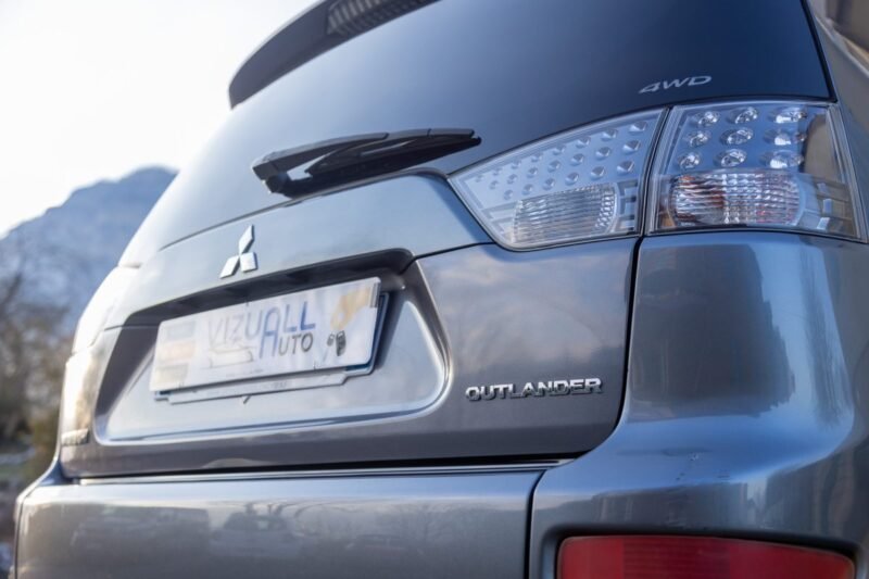 MITSUBISHI OUTLANDER 2.0 DI-D 140CV ✨ Distribution à jour - 7 places - Radar de recul