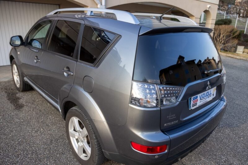 MITSUBISHI OUTLANDER 2.0 DI-D 140CV ✨ Distribution à jour - 7 places - Radar de recul