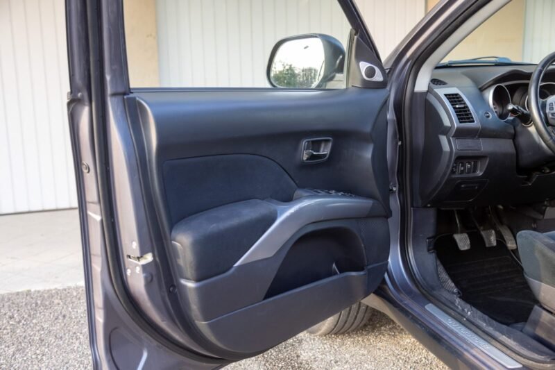 MITSUBISHI OUTLANDER 2.0 DI-D 140CV ✨ Distribution à jour - 7 places - Radar de recul