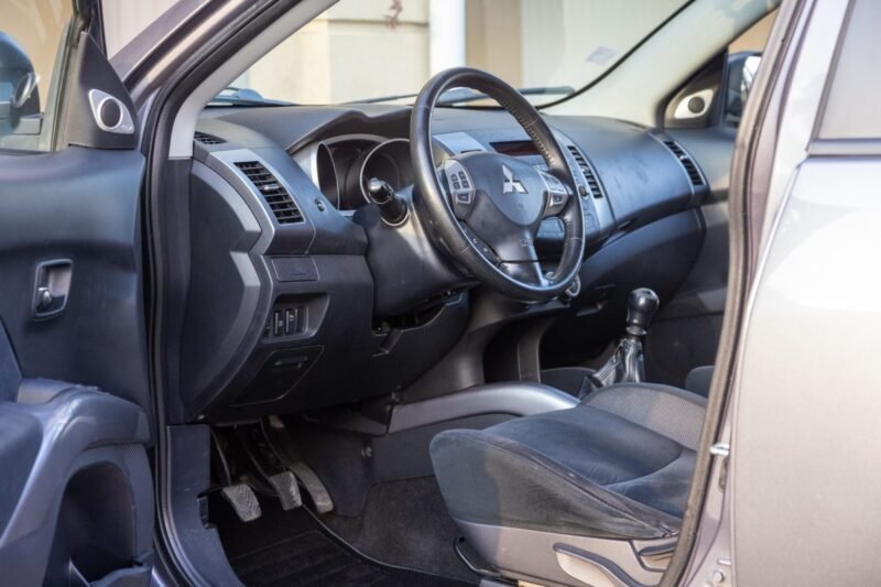 MITSUBISHI OUTLANDER 2.0 DI-D 140CV ✨ Distribution à jour - 7 places - Radar de recul