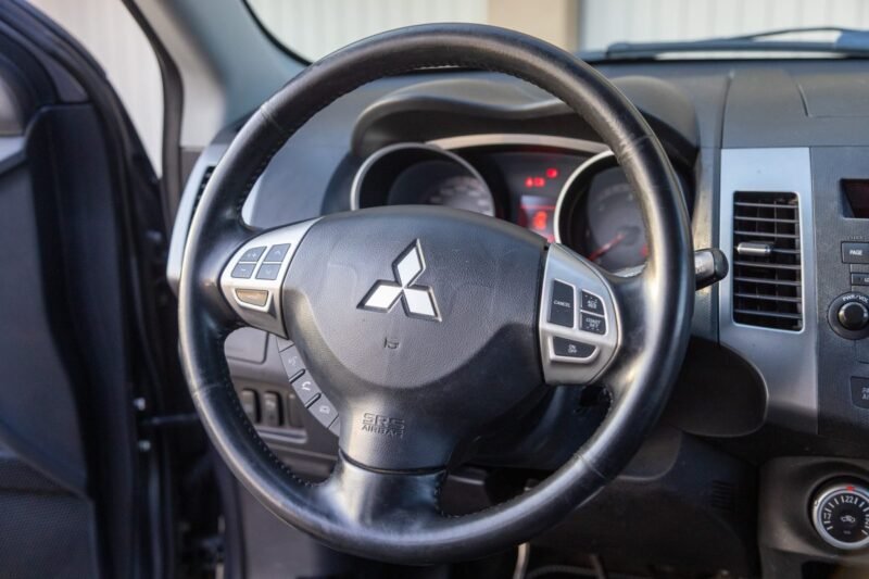 MITSUBISHI OUTLANDER 2.0 DI-D 140CV ✨ Distribution à jour - 7 places - Radar de recul