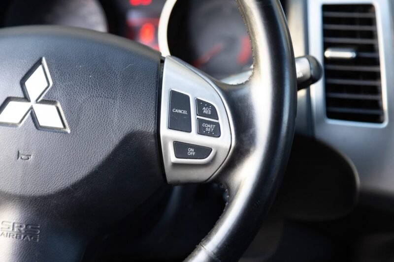 MITSUBISHI OUTLANDER 2.0 DI-D 140CV ✨ Distribution à jour - 7 places - Radar de recul