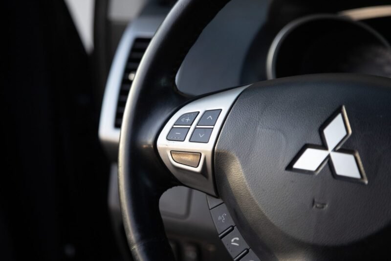 MITSUBISHI OUTLANDER 2.0 DI-D 140CV ✨ Distribution à jour - 7 places - Radar de recul