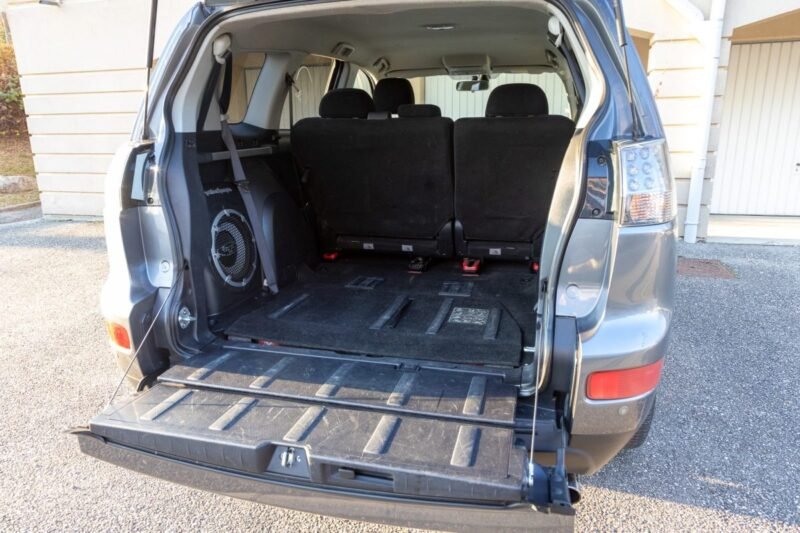 MITSUBISHI OUTLANDER 2.0 DI-D 140CV ✨ Distribution à jour - 7 places - Radar de recul