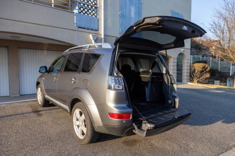 MITSUBISHI OUTLANDER 2.0 DI-D 140CV ✨ Distribution à jour - 7 places - Radar de recul