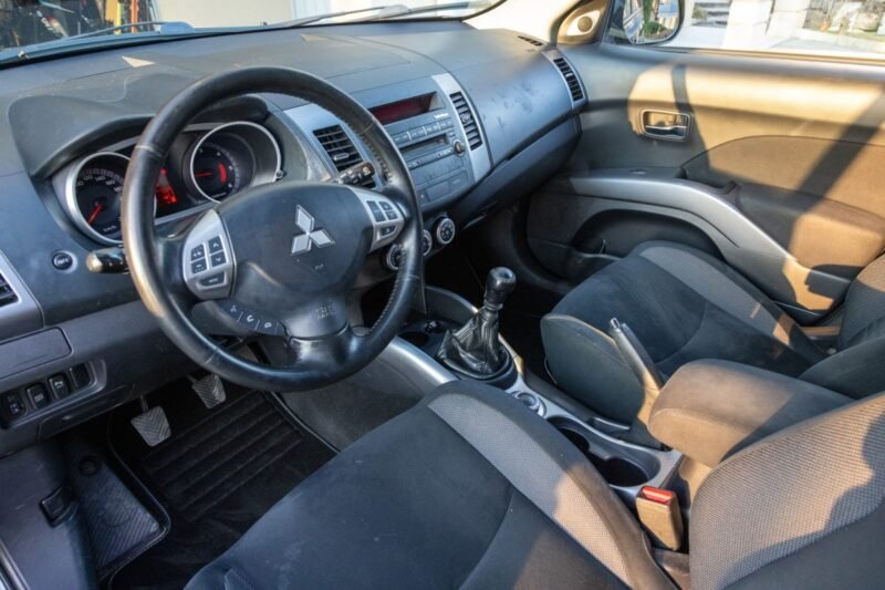 MITSUBISHI OUTLANDER 2.0 DI-D 140CV ✨ Distribution à jour - 7 places - Radar de recul