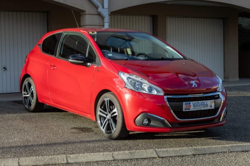 PEUGEOT 208 1.6 HDi 120cv GT Line ✨ Attelage - 6 vitesses - Car Play - Garantie 12 mois incluse