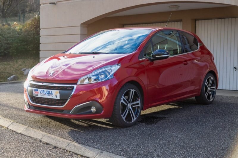 PEUGEOT 208 1.6 HDi 120cv GT Line ✨ Attelage - 6 vitesses - Car Play - Garantie 12 mois incluse