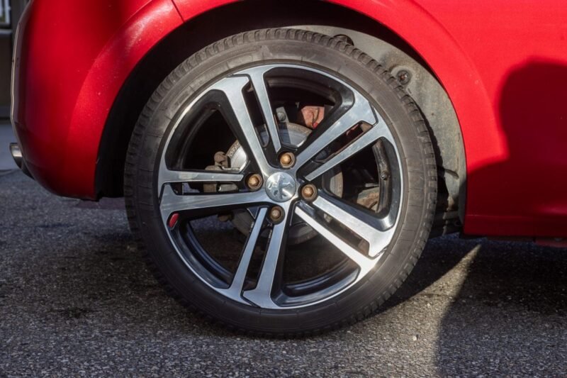 PEUGEOT 208 1.6 HDi 120cv GT Line ✨ Attelage - 6 vitesses - Car Play - Garantie 12 mois incluse