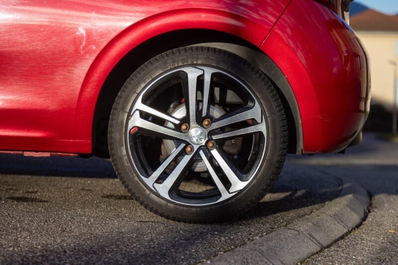 PEUGEOT 208 1.6 HDi 120cv GT Line ✨ Attelage - 6 vitesses - Car Play - Garantie 12 mois incluse