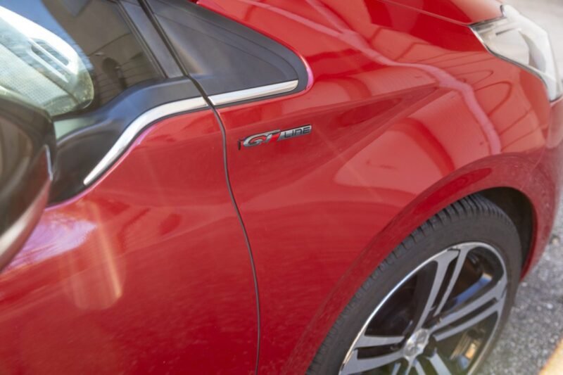 PEUGEOT 208 1.6 HDi 120cv GT Line ✨ Attelage - 6 vitesses - Car Play - Garantie 12 mois incluse