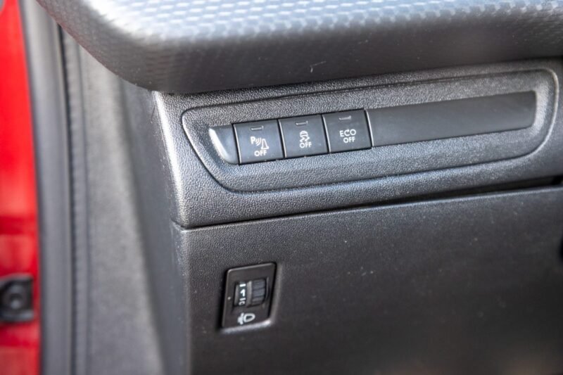 PEUGEOT 208 1.6 HDi 120cv GT Line ✨ Attelage - 6 vitesses - Car Play - Garantie 12 mois incluse