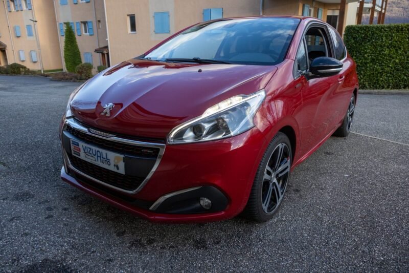 PEUGEOT 208 1.6 HDi 120cv GT Line ✨ Attelage - 6 vitesses - Car Play - Garantie 12 mois incluse
