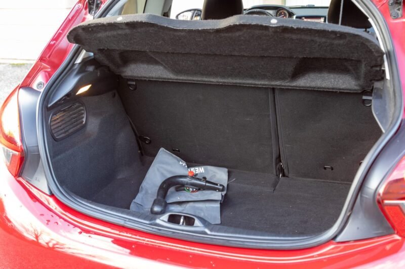 PEUGEOT 208 1.6 HDi 120cv GT Line ✨ Attelage - 6 vitesses - Car Play - Garantie 12 mois incluse