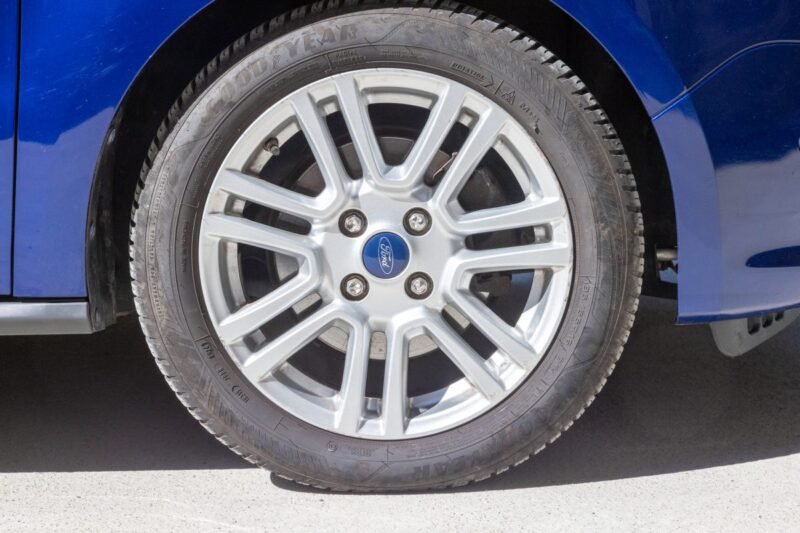 Ford Tourneo Courier 1.0 EcoBoost Titanium 100cv ✨ Distribution récente - Climatisation - Bluetooth 