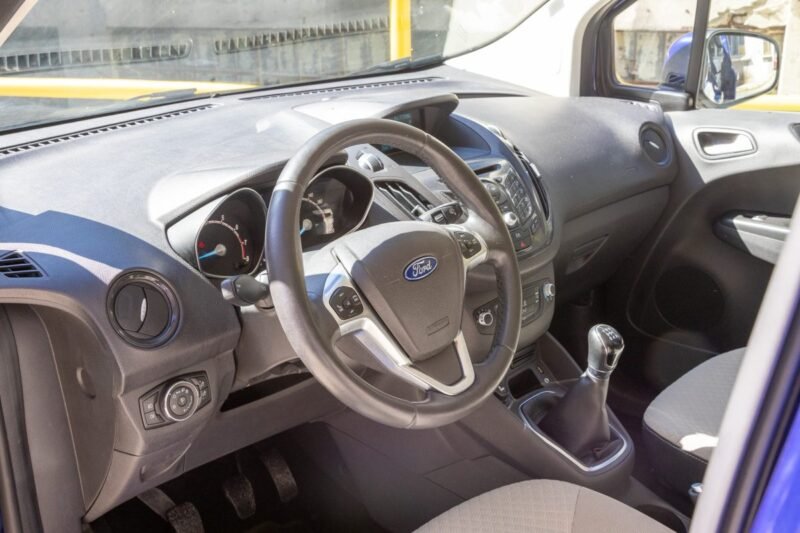 Ford Tourneo Courier 1.0 EcoBoost Titanium 100cv ✨ Distribution récente - Climatisation - Bluetooth 
