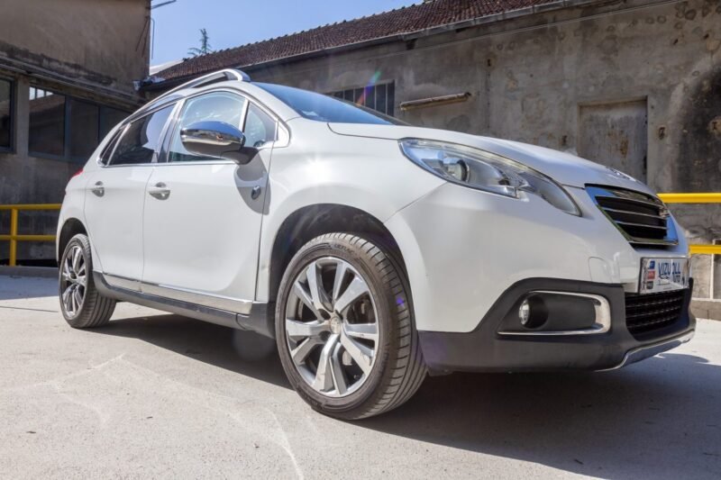 PEUGEOT 2008 1.2 PURE TECH 110 ALLURE 2015