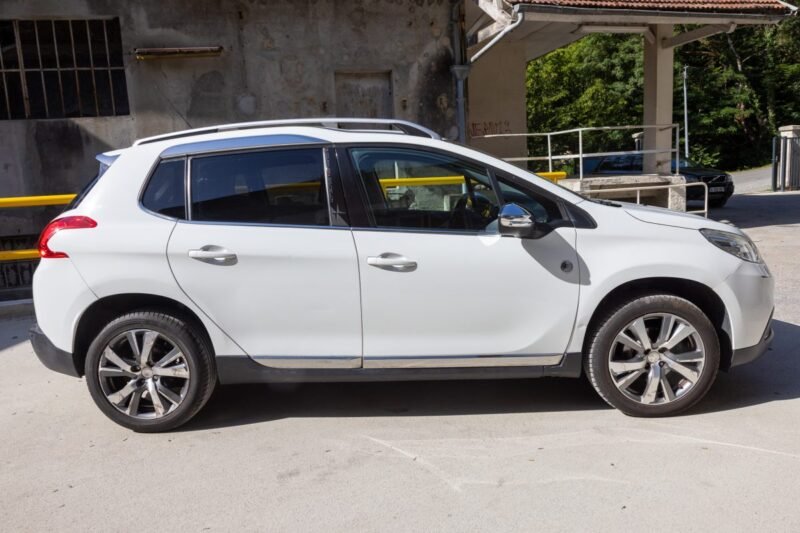 PEUGEOT 2008 1.2 PURE TECH 110 ALLURE 2015