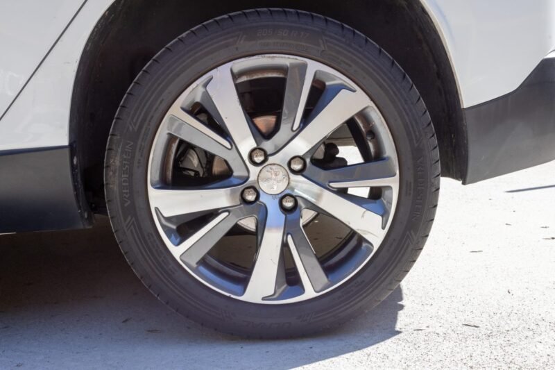 PEUGEOT 2008 1.2 PURE TECH 110 ALLURE 2015