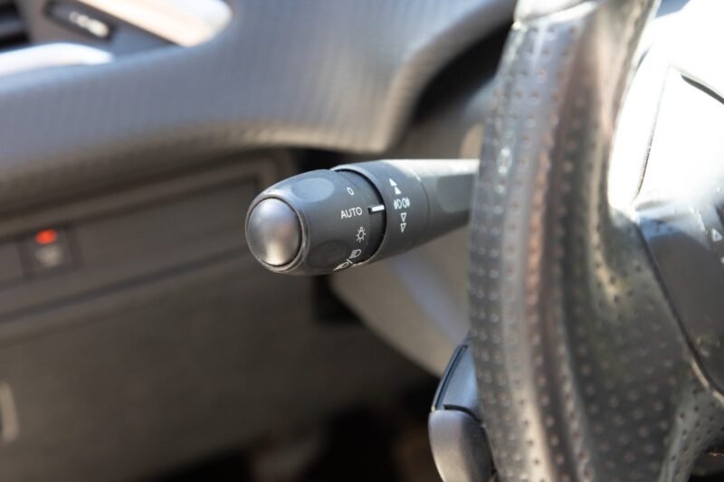 PEUGEOT 2008 1.2 PURE TECH 110 ALLURE 2015