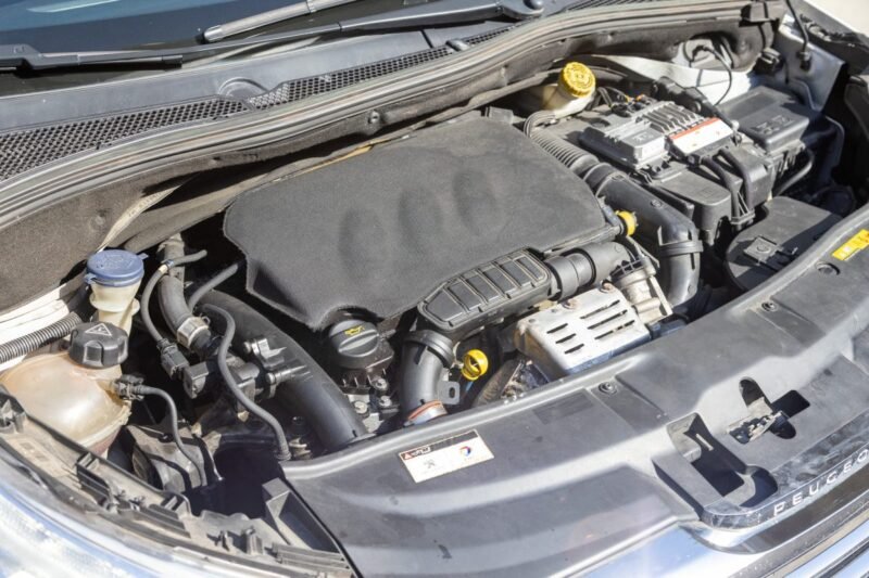 PEUGEOT 2008 1.2 PURE TECH 110 ALLURE 2015