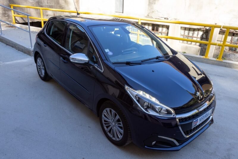 PEUGEOT 208 1.2 PURE TECH 110 ALLURE BUSINESS 2017