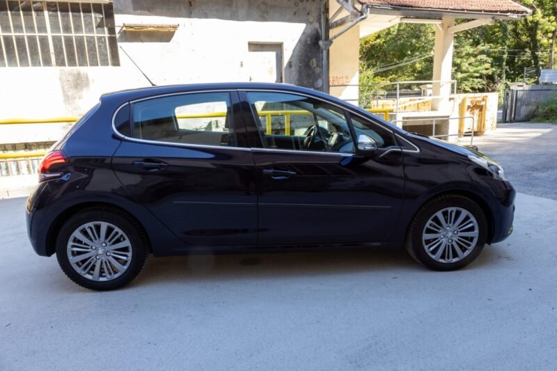 PEUGEOT 208 1.2 PURE TECH 110 ALLURE BUSINESS 2017